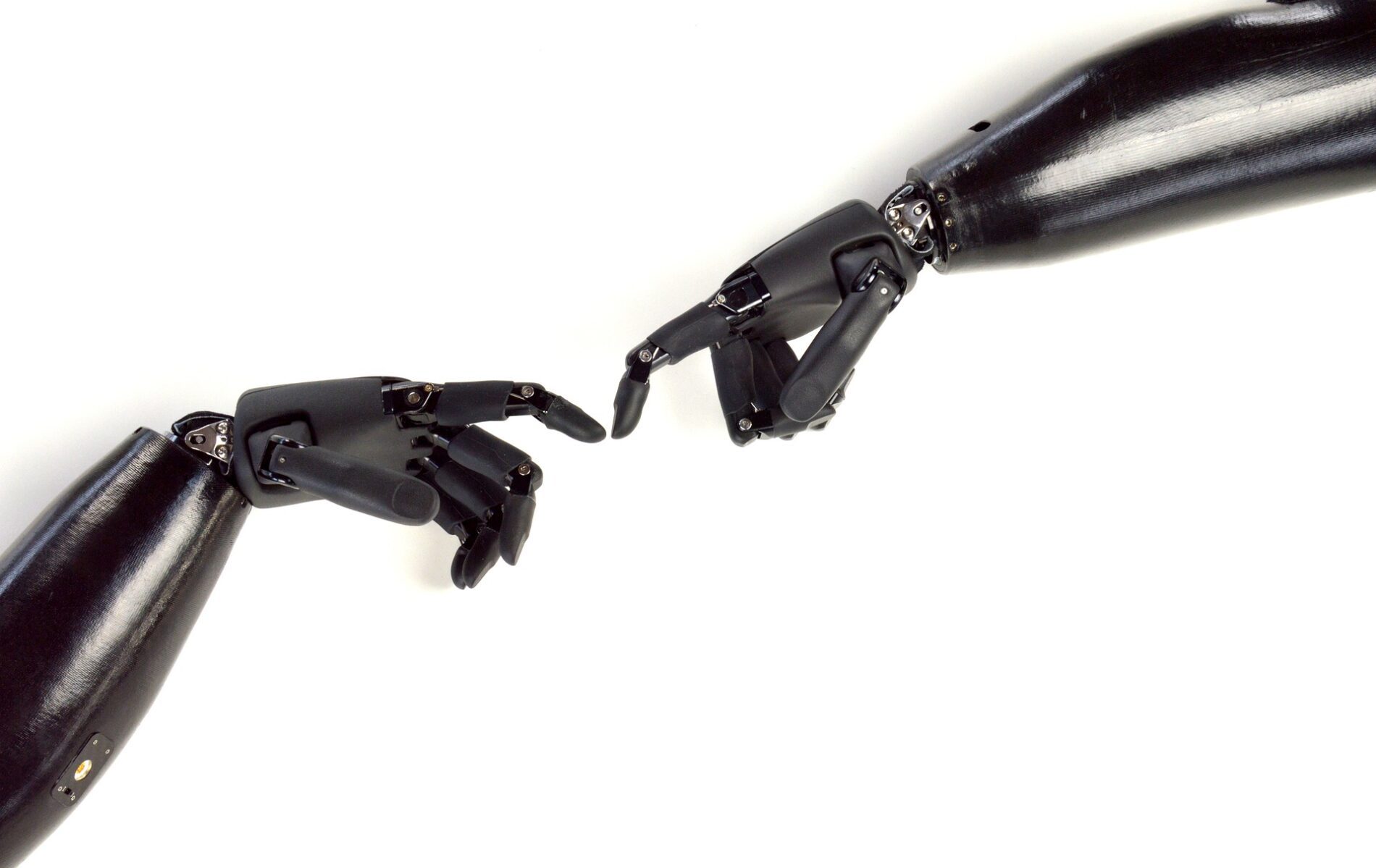 Eternity Life Clinics - Паралізована людина тепер може сама себе погодувати за допомогою роботизованих рук